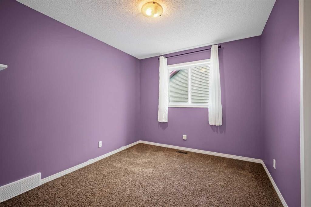 76 Heritage Hill, Cochrane, AB - Indoor Photo Showing Other Room
