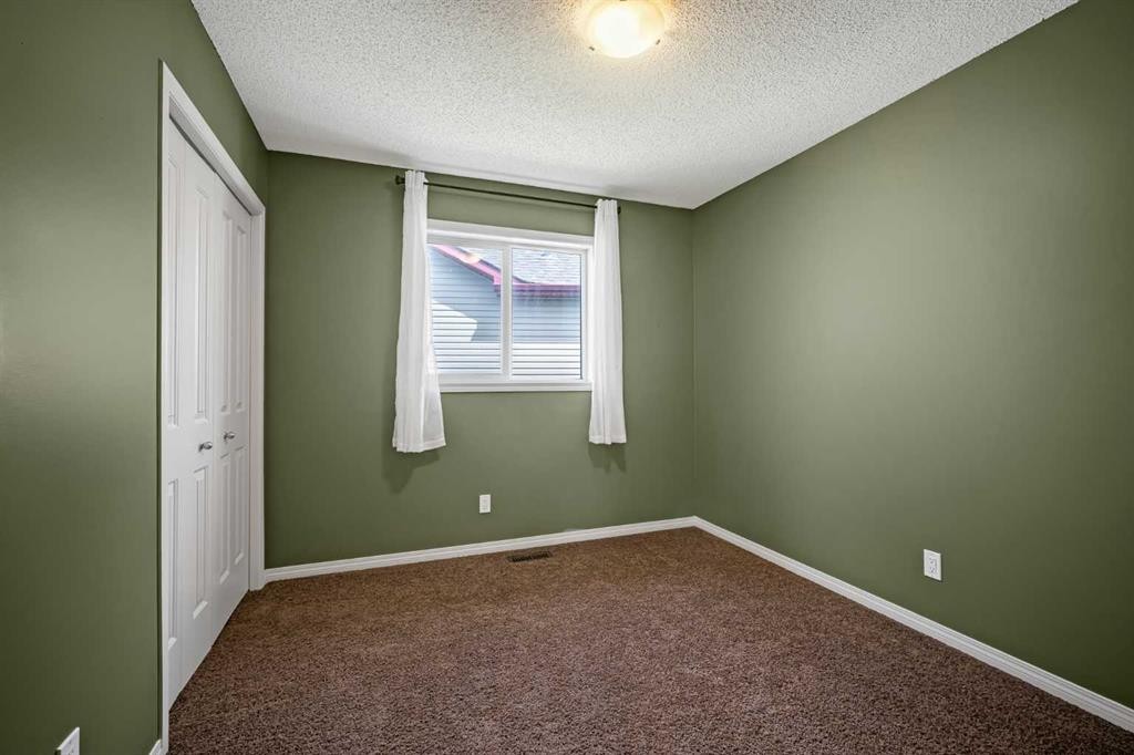 76 Heritage Hill, Cochrane, AB - Indoor Photo Showing Other Room