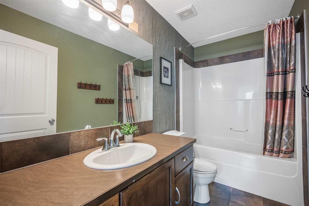 76 Heritage Hill, Cochrane, AB - Indoor Photo Showing Bathroom