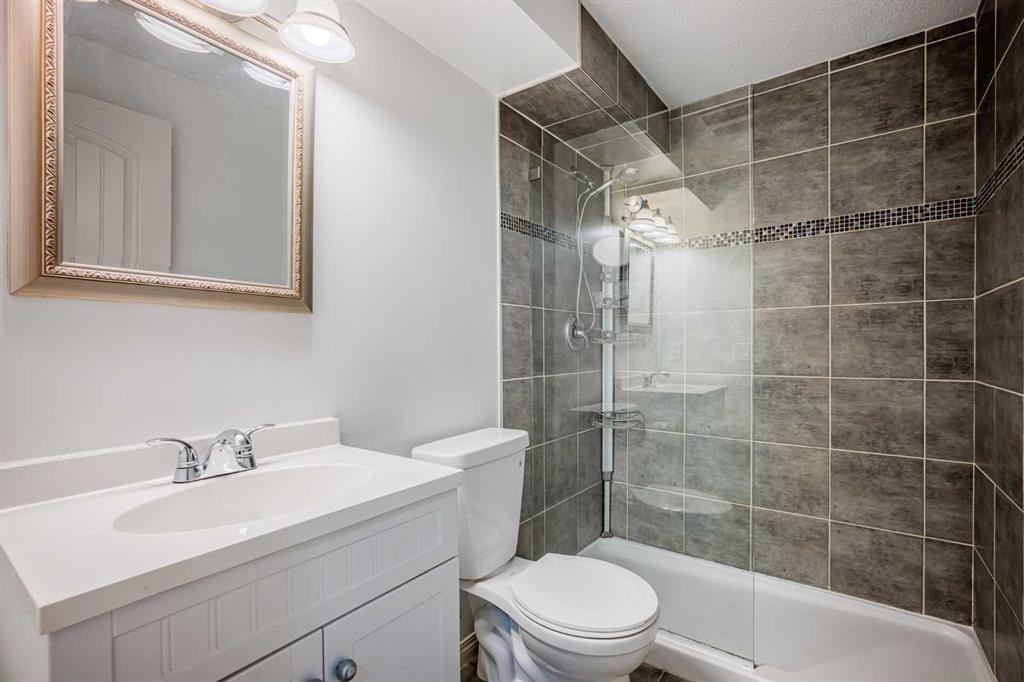 76 Heritage Hill, Cochrane, AB - Indoor Photo Showing Bathroom
