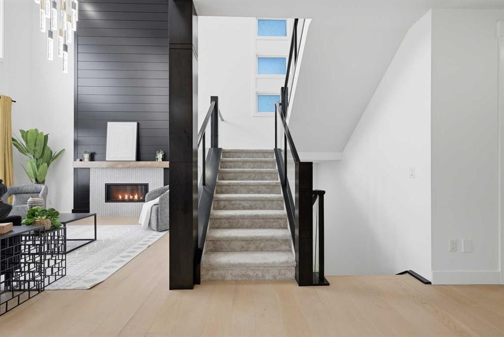180 South Shore, Chestermere, AB - Indoor Photo Showing Other Room