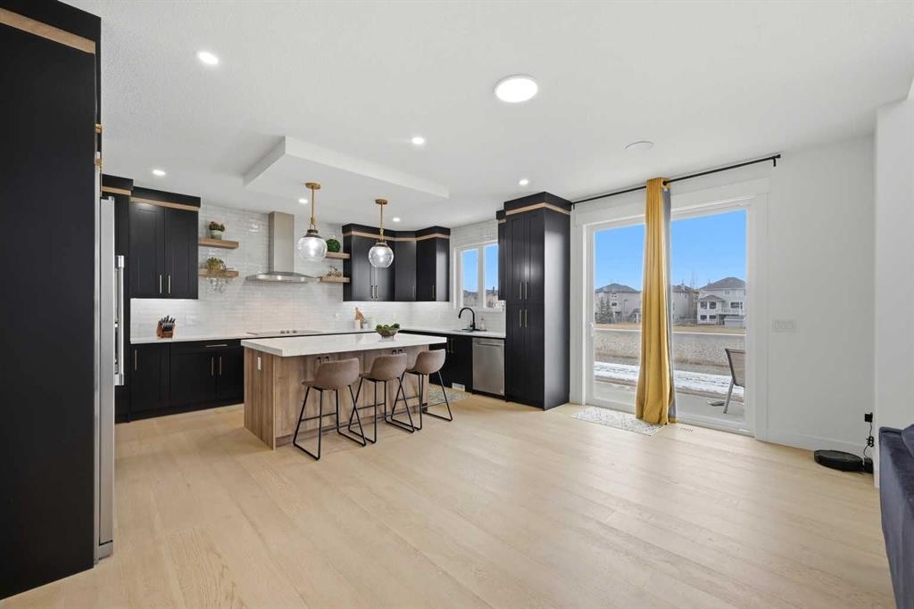 180 South Shore, Chestermere, AB - Indoor Photo Showing Kitchen With Upgraded Kitchen