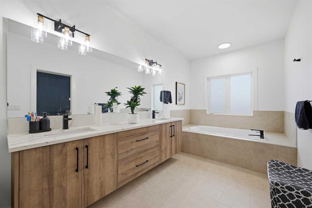 180 South Shore, Chestermere, AB - Indoor Photo Showing Bathroom