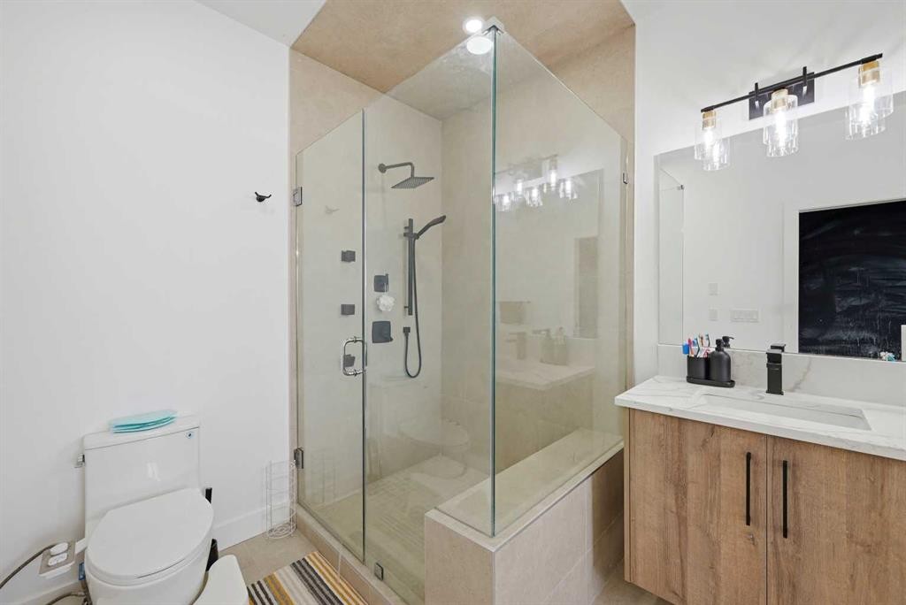 180 South Shore, Chestermere, AB - Indoor Photo Showing Bathroom