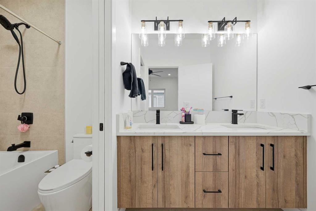 180 South Shore, Chestermere, AB - Indoor Photo Showing Bathroom