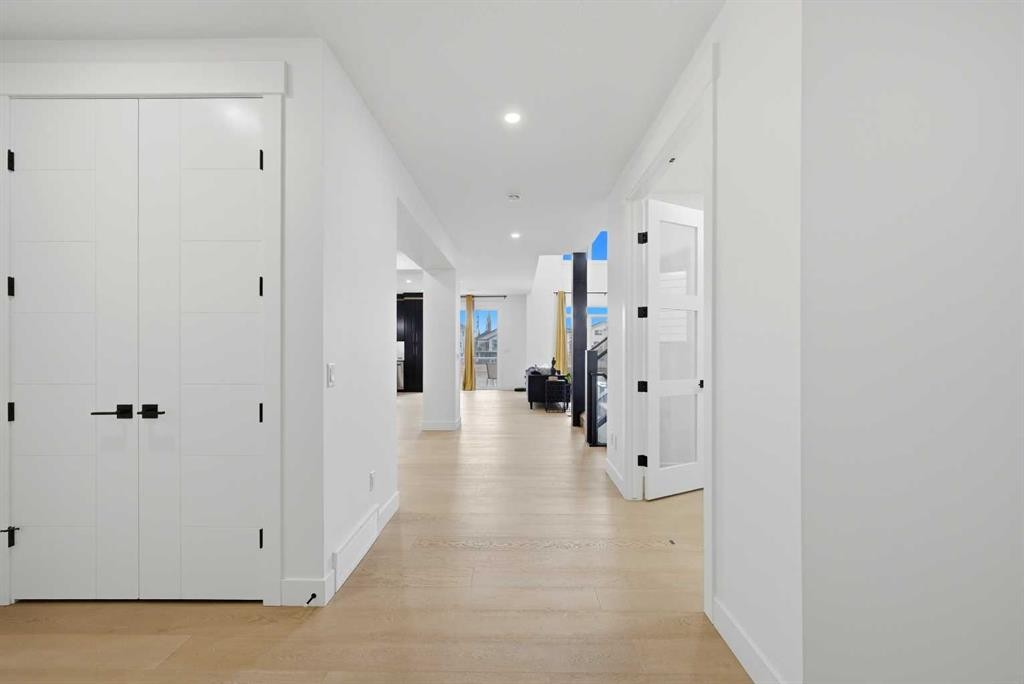 180 South Shore, Chestermere, AB - Indoor Photo Showing Other Room