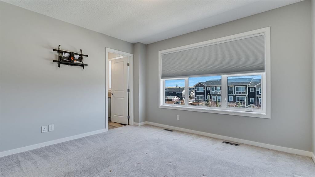 205 Sundown Road, Cochrane, AB - Indoor Photo Showing Other Room