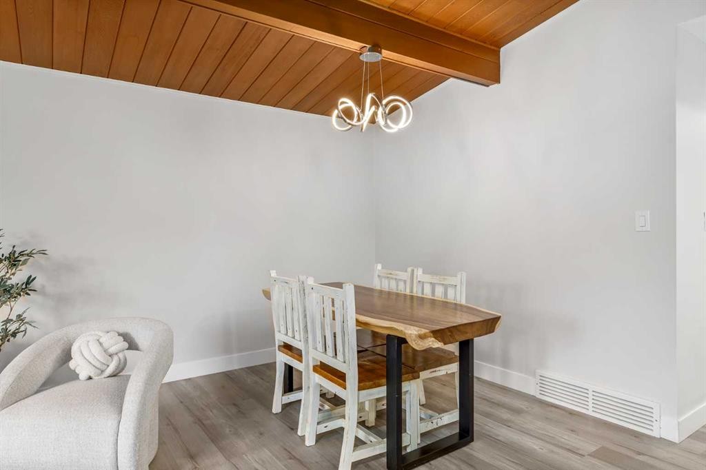 310 Wascana Crescent Se, Calgary, AB - Indoor Photo Showing Dining Room