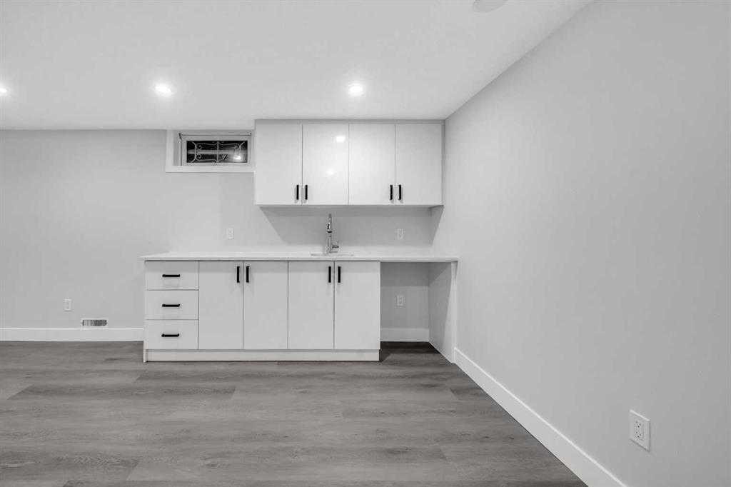 310 Wascana Crescent Se, Calgary, AB - Indoor
