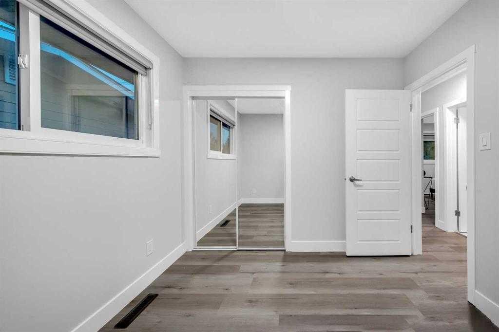 310 Wascana Crescent Se, Calgary, AB - Indoor Photo Showing Other Room