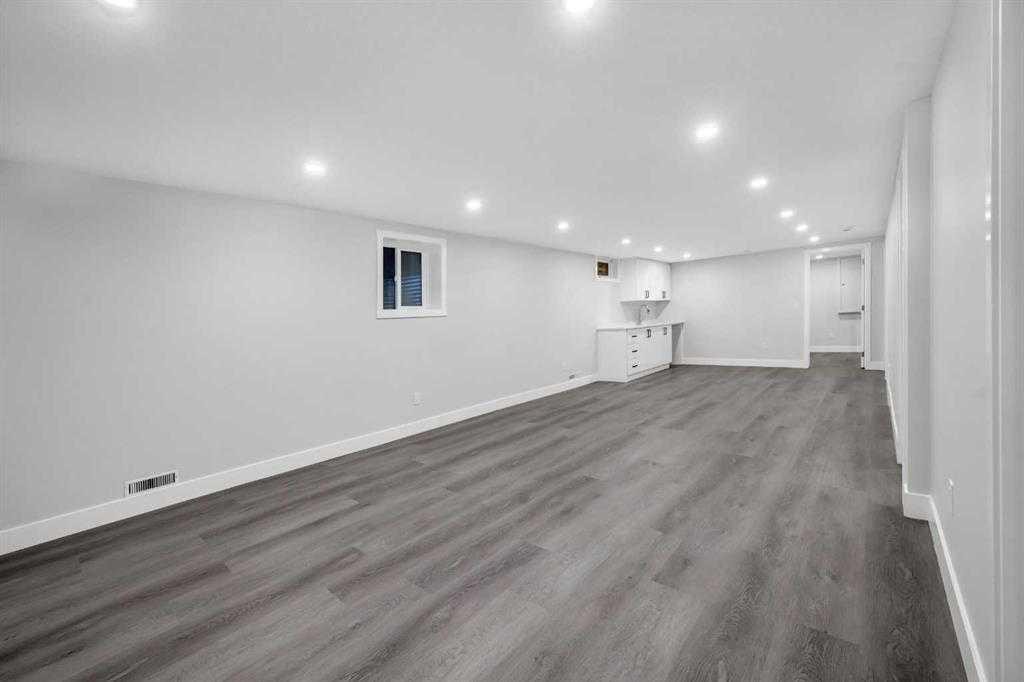 310 Wascana Crescent Se, Calgary, AB - Indoor