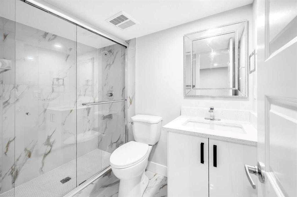 310 Wascana Crescent Se, Calgary, AB - Indoor Photo Showing Bathroom