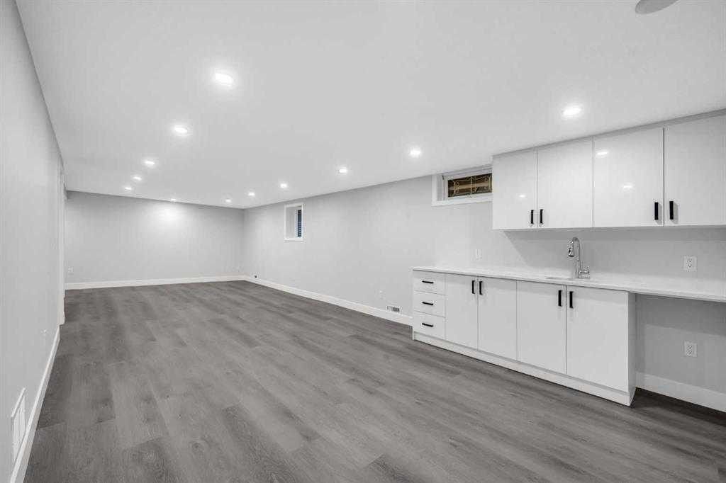 310 Wascana Crescent Se, Calgary, AB - Indoor