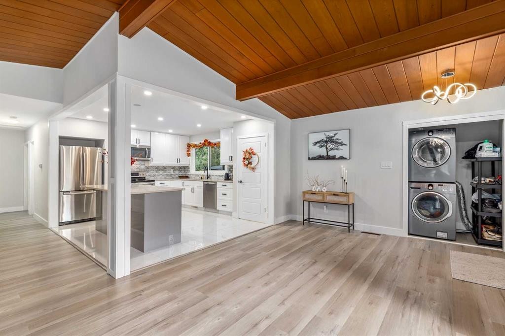 310 Wascana Crescent Se, Calgary, AB - Indoor