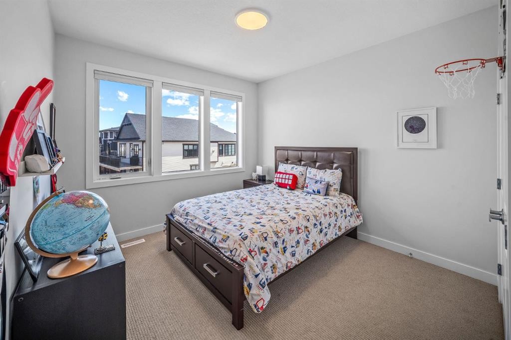 84 Saltsage Heath, Rural Rocky View County, AB - Indoor Photo Showing Bedroom