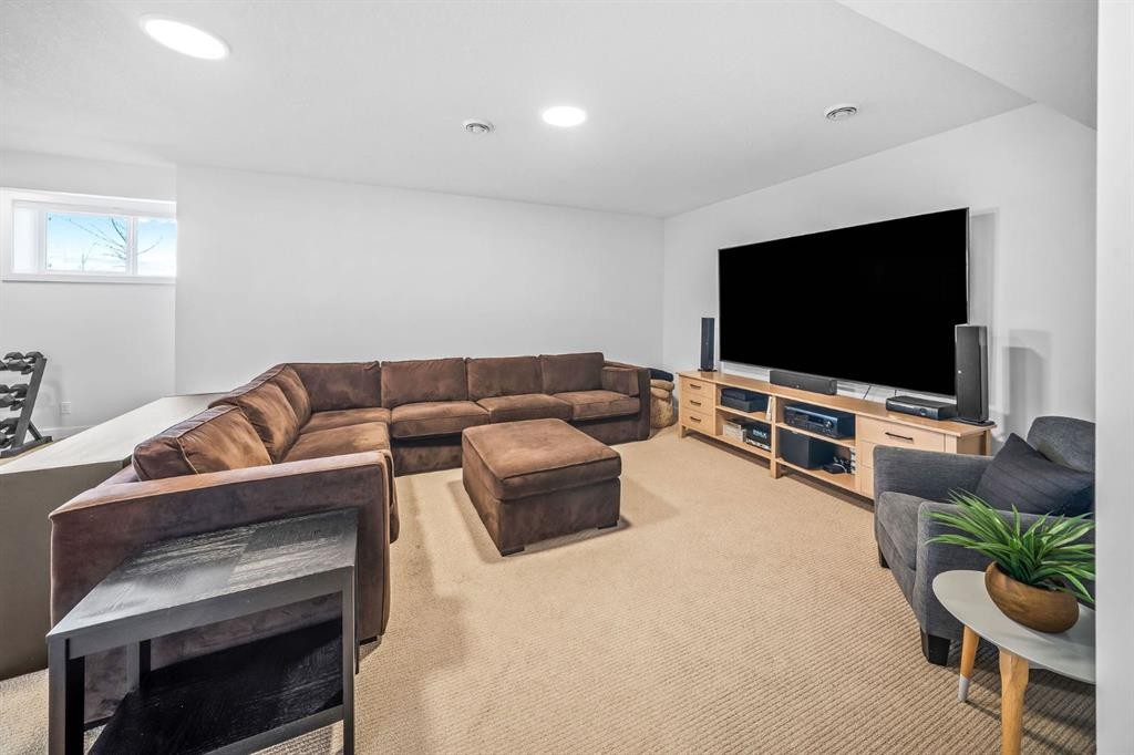 84 Saltsage Heath, Rural Rocky View County, AB - Indoor Photo Showing Living Room