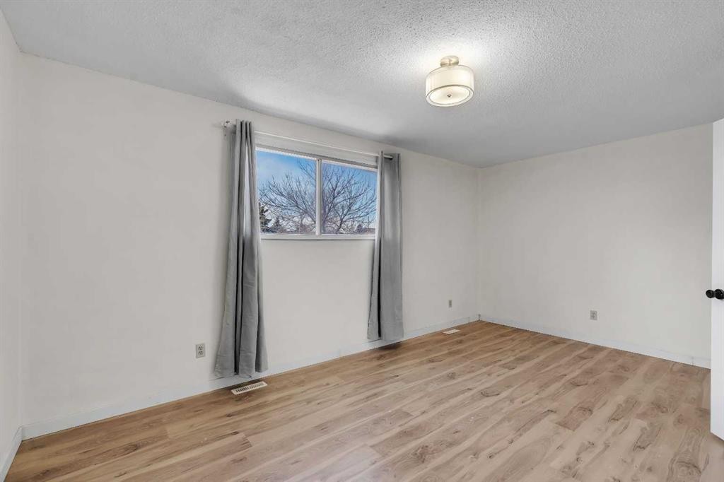 68 Templeson Crescent Ne, Calgary, AB - Indoor Photo Showing Other Room