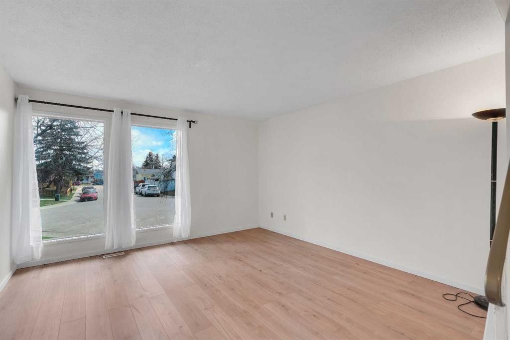 68 Templeson Crescent Ne, Calgary, AB - Indoor Photo Showing Other Room