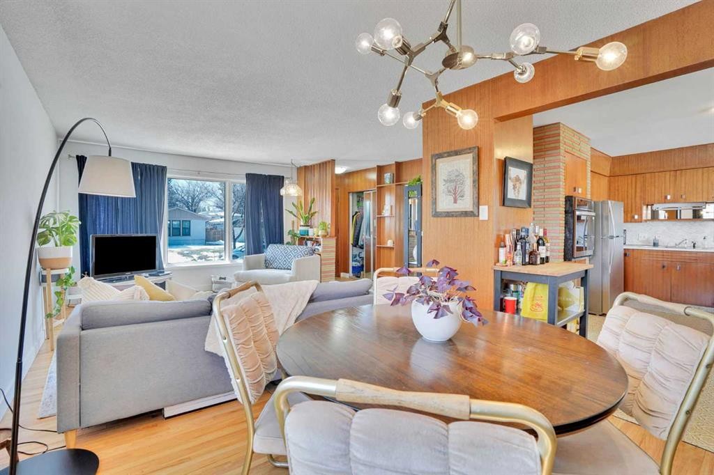 36 Malibou Road Sw, Calgary, AB - Indoor Photo Showing Dining Room