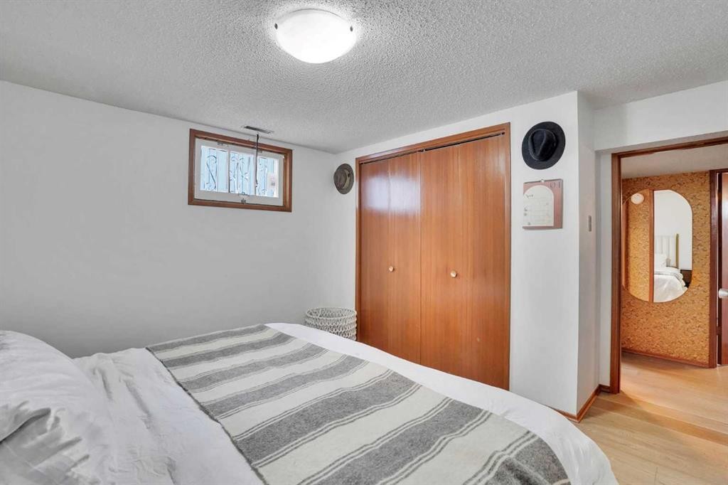 36 Malibou Road Sw, Calgary, AB - Indoor Photo Showing Bedroom