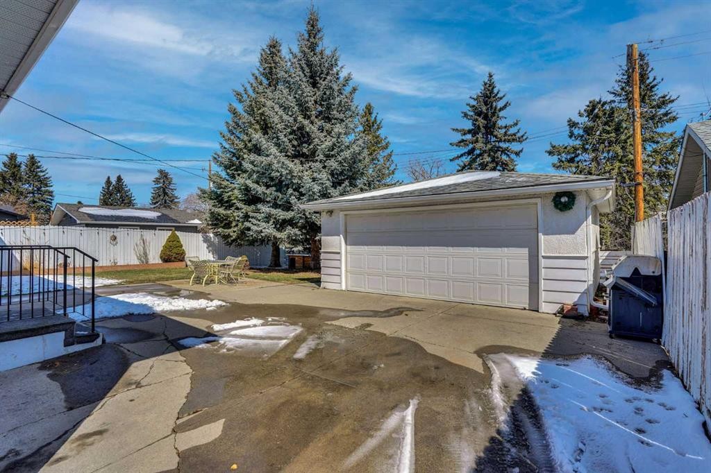 36 Malibou Road Sw, Calgary, AB - Outdoor