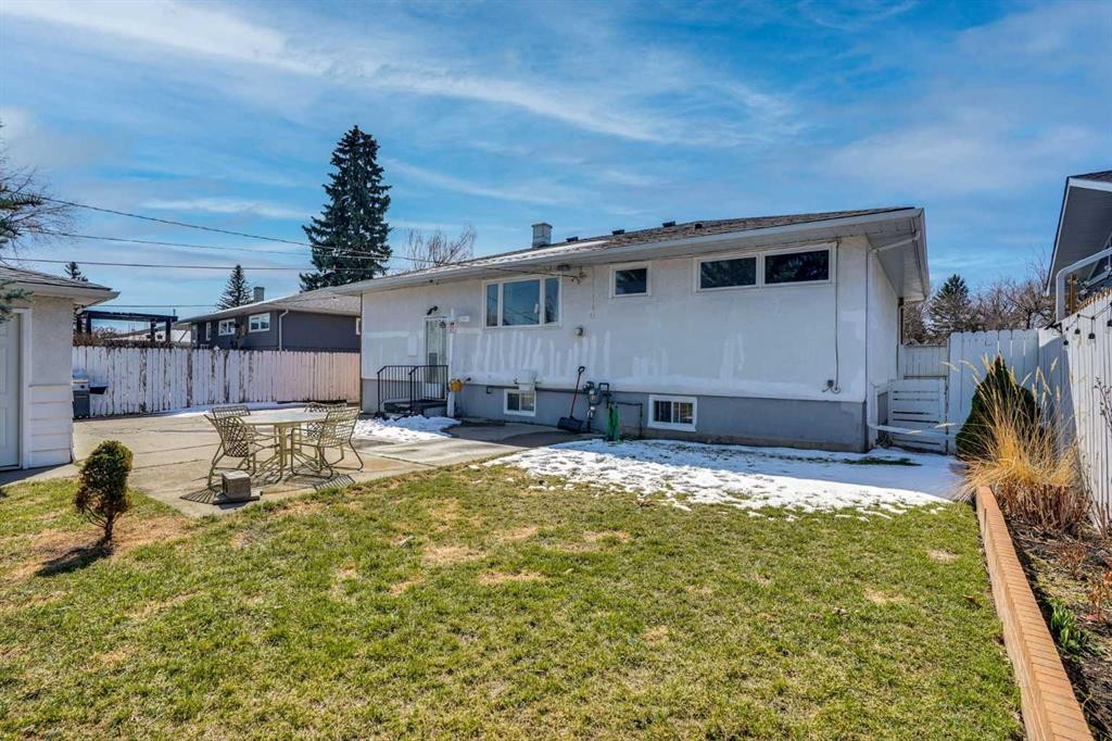 36 Malibou Road Sw, Calgary, AB - Outdoor