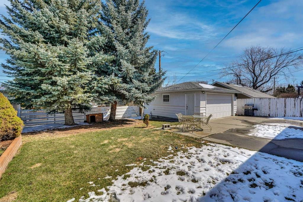 36 Malibou Road Sw, Calgary, AB - Outdoor