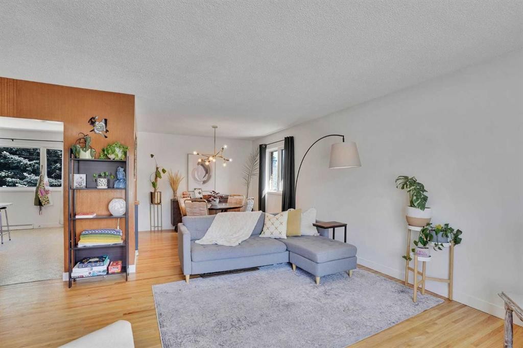 36 Malibou Road Sw, Calgary, AB - Indoor Photo Showing Living Room
