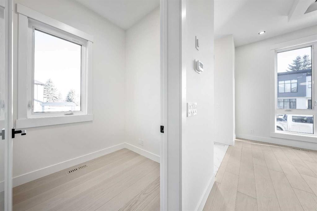 2433 23 Street Nw, Calgary, AB - Indoor Photo Showing Other Room