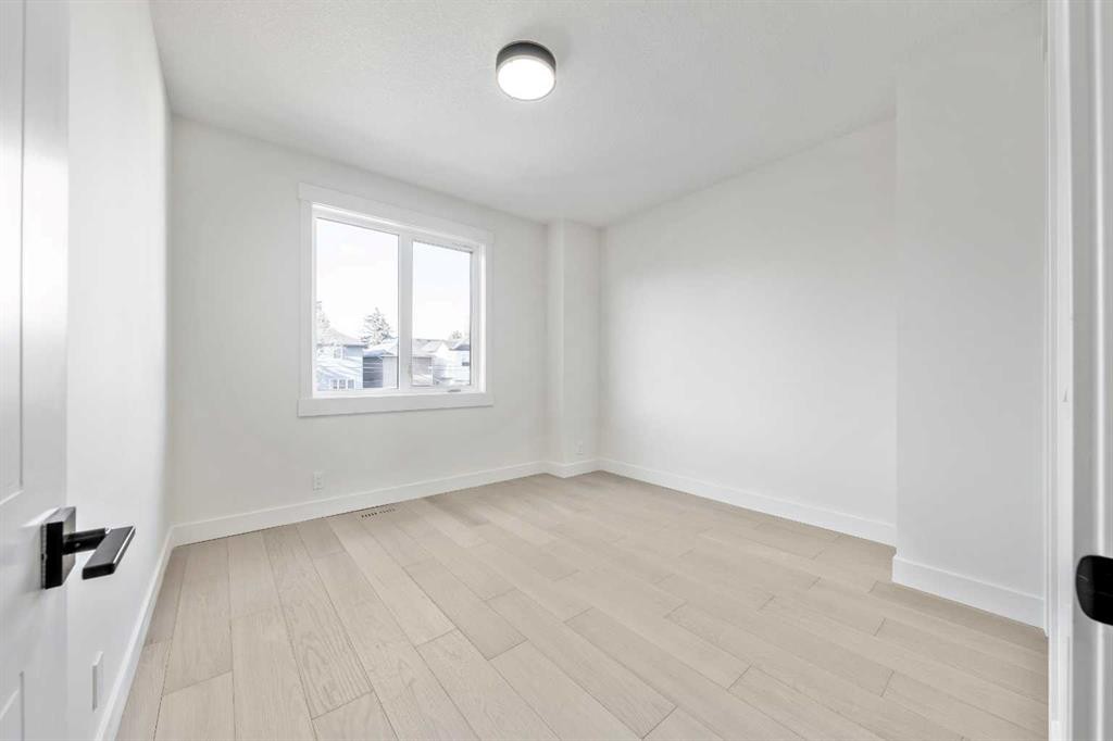2433 23 Street Nw, Calgary, AB - Indoor Photo Showing Other Room