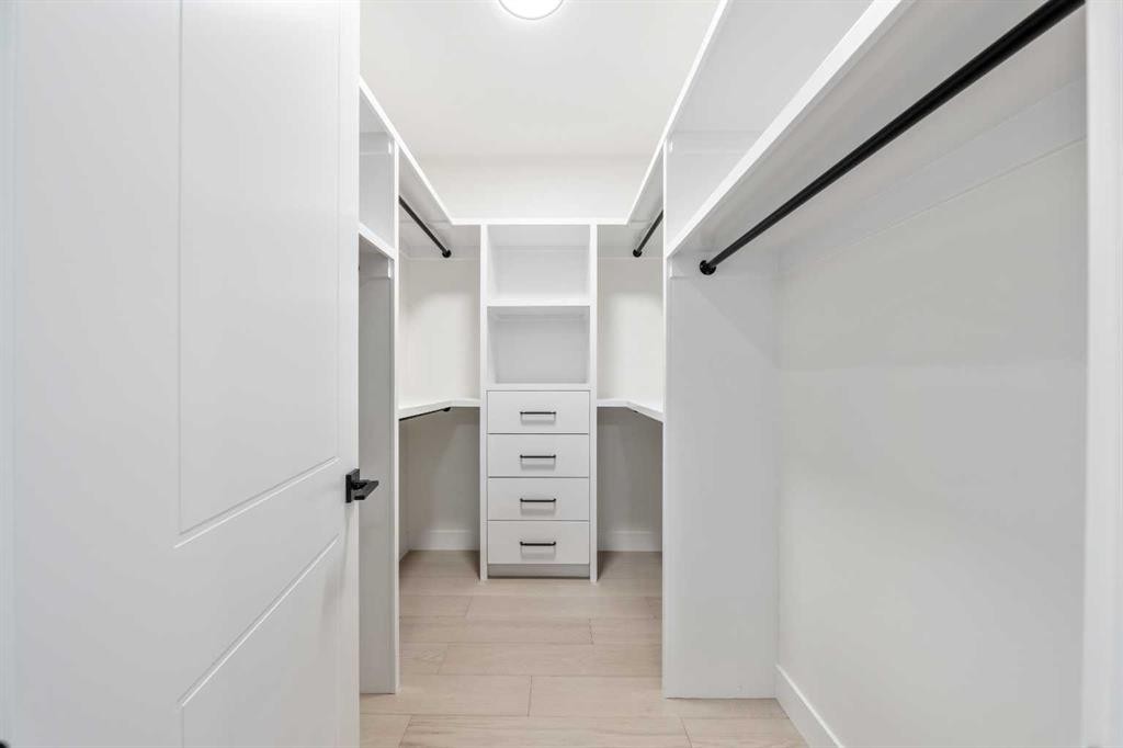 2433 23 Street Nw, Calgary, AB - Indoor