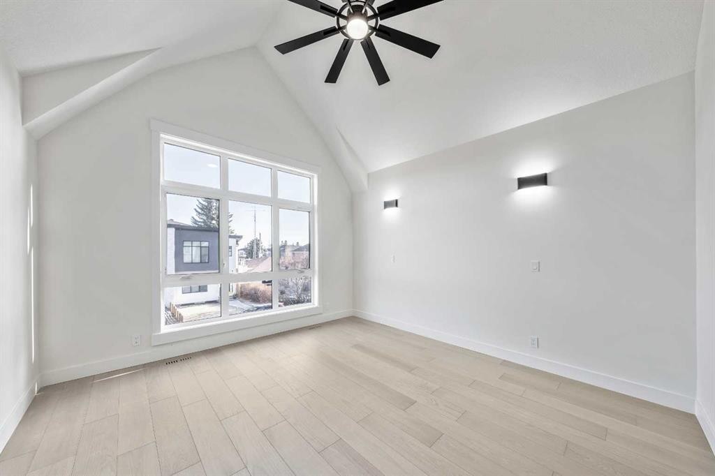 2433 23 Street Nw, Calgary, AB - Indoor Photo Showing Other Room