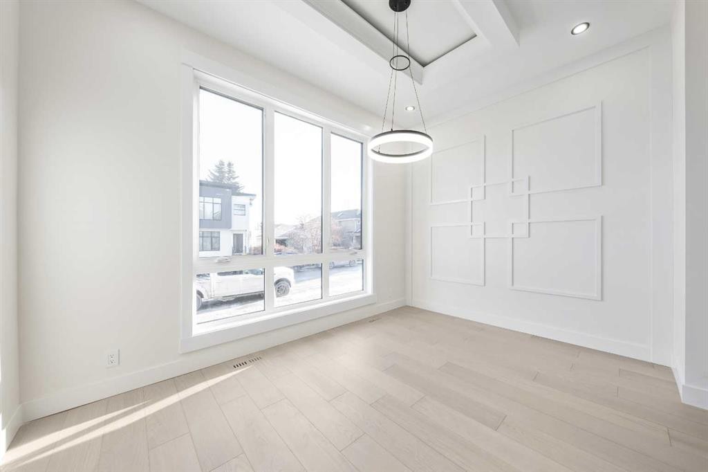 2433 23 Street Nw, Calgary, AB - Indoor Photo Showing Other Room