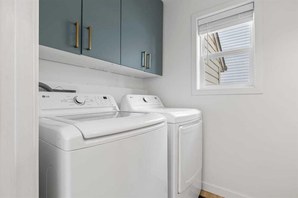 72 Crystalridge Crescent, Okotoks, AB - Indoor Photo Showing Laundry Room