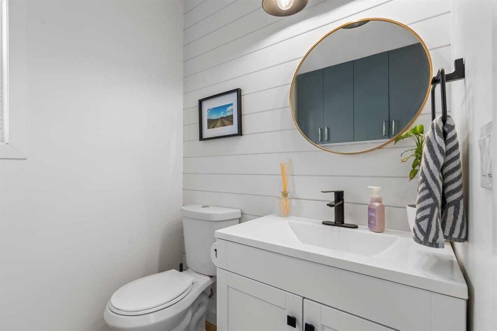 72 Crystalridge Crescent, Okotoks, AB - Indoor Photo Showing Bathroom