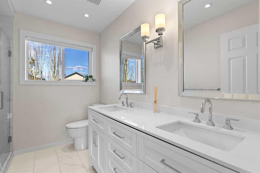 72 Crystalridge Crescent, Okotoks, AB - Indoor Photo Showing Bathroom