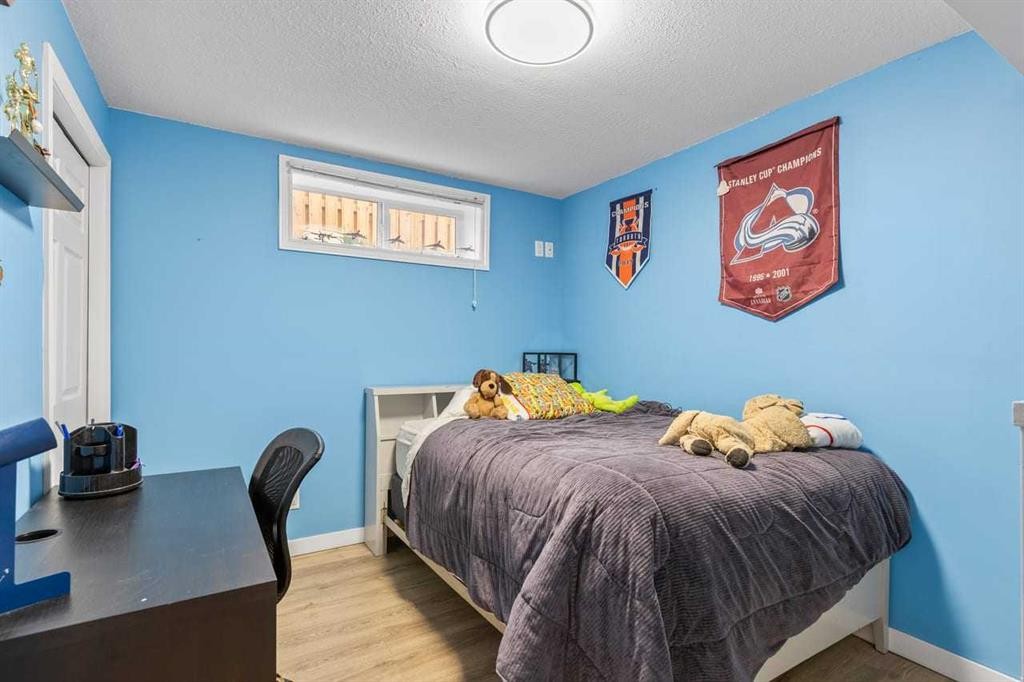 72 Crystalridge Crescent, Okotoks, AB - Indoor Photo Showing Bedroom