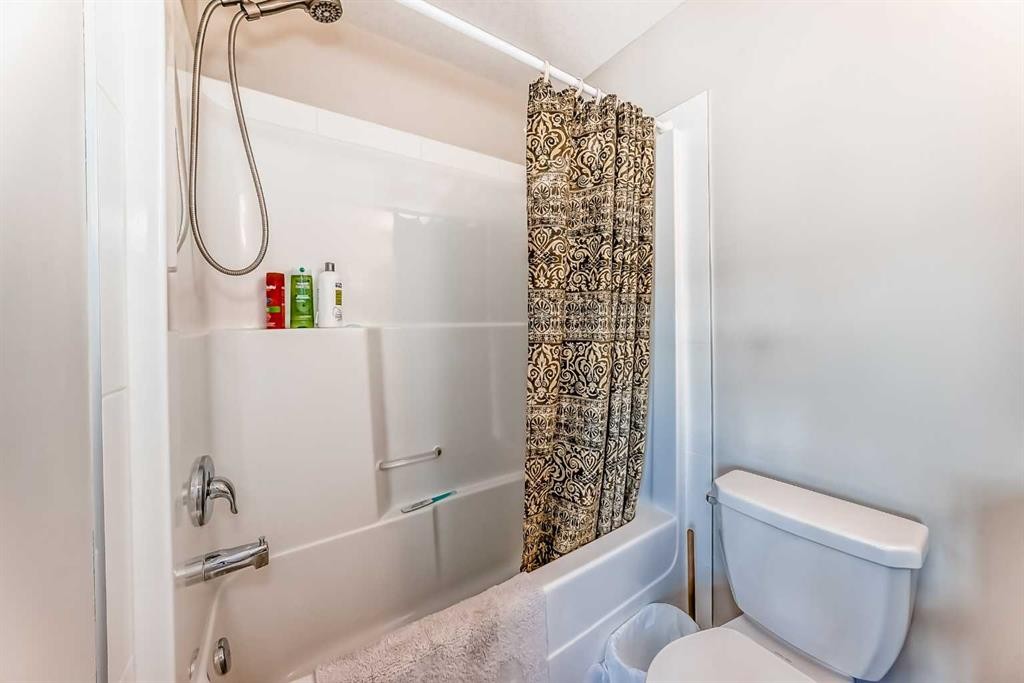 434 Sage Hill Grove Nw, Calgary, AB - Indoor Photo Showing Bathroom
