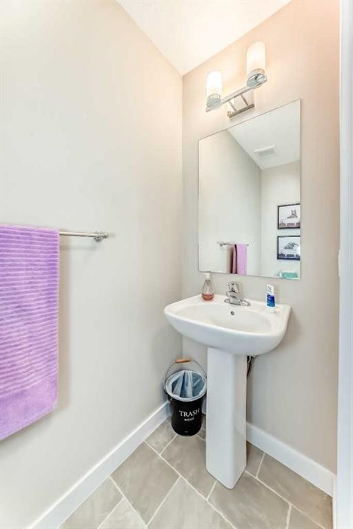 434 Sage Hill Grove Nw, Calgary, AB - Indoor Photo Showing Bathroom
