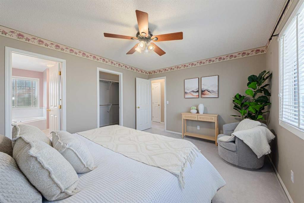 12 Hampstead Gardens Nw, Calgary, AB - Indoor Photo Showing Bedroom