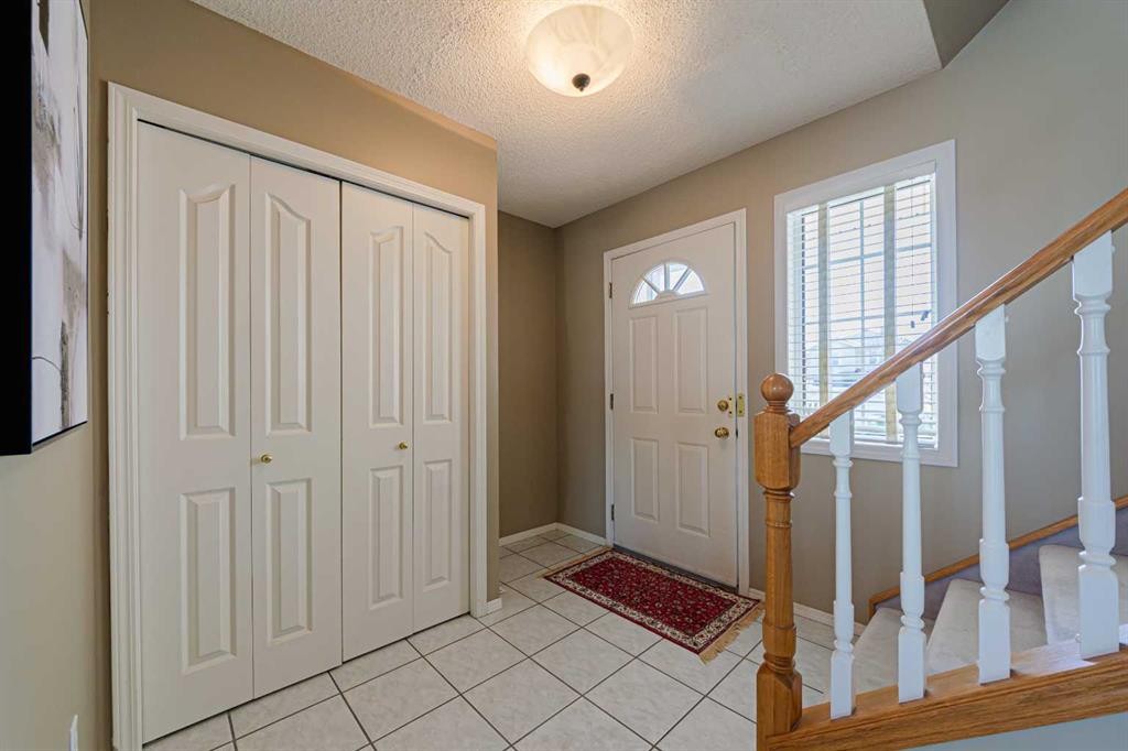 12 Hampstead Gardens Nw, Calgary, AB - Indoor Photo Showing Other Room