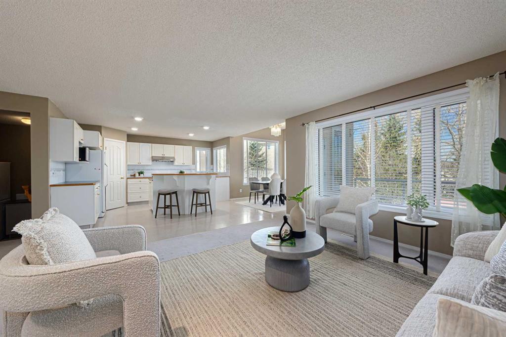 12 Hampstead Gardens Nw, Calgary, AB - Indoor Photo Showing Living Room