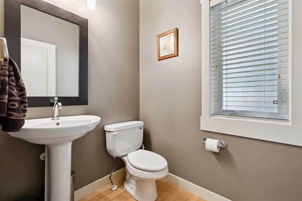 44 Aspen Summit Drive Sw, Calgary, AB - Indoor Photo Showing Bathroom