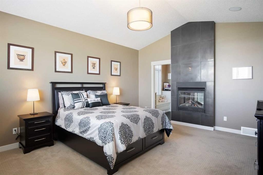 44 Aspen Summit Drive Sw, Calgary, AB - Indoor Photo Showing Bedroom