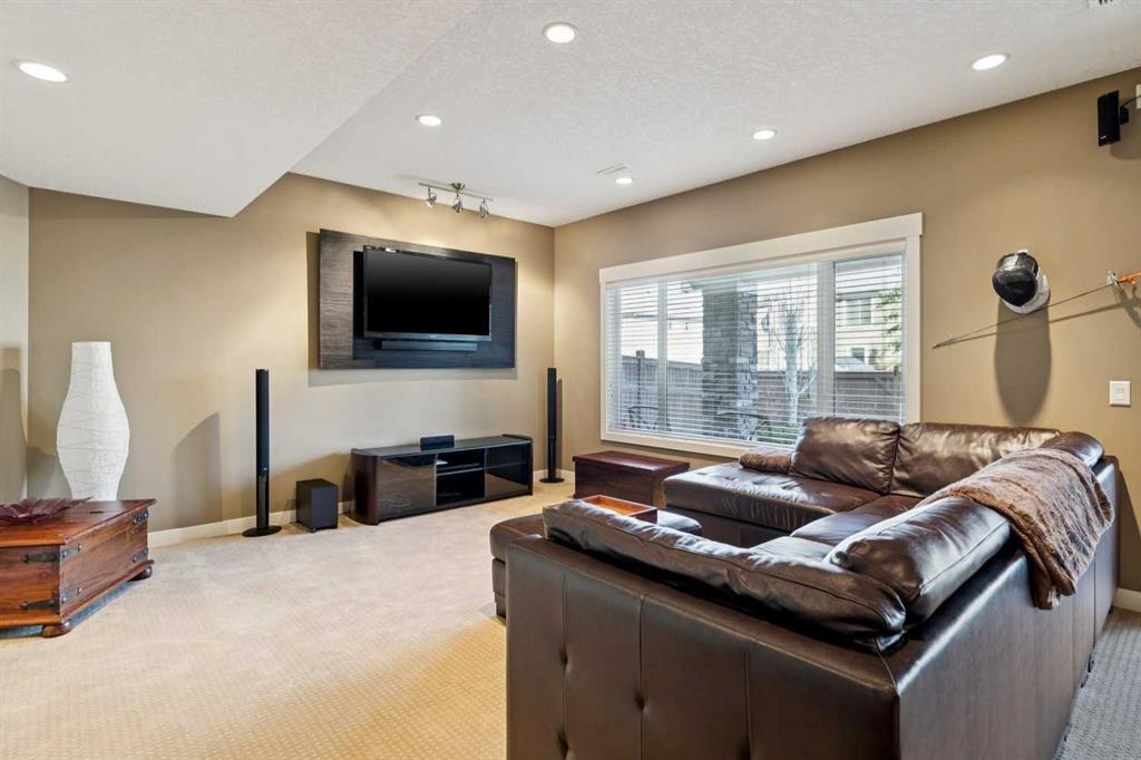 44 Aspen Summit Drive Sw, Calgary, AB - Indoor