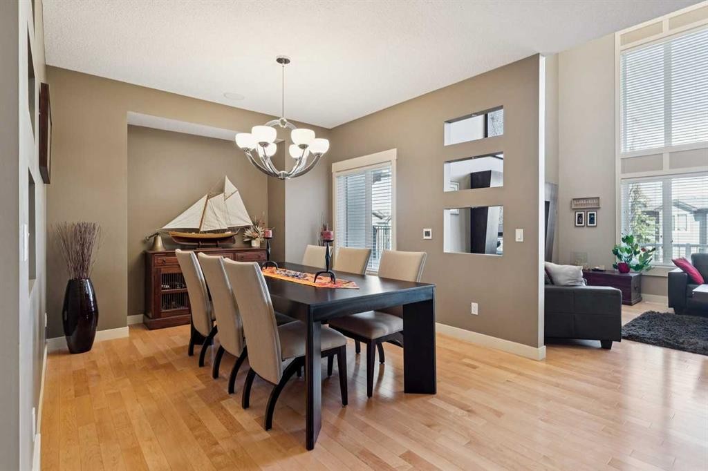 44 Aspen Summit Drive Sw, Calgary, AB - Indoor Photo Showing Dining Room