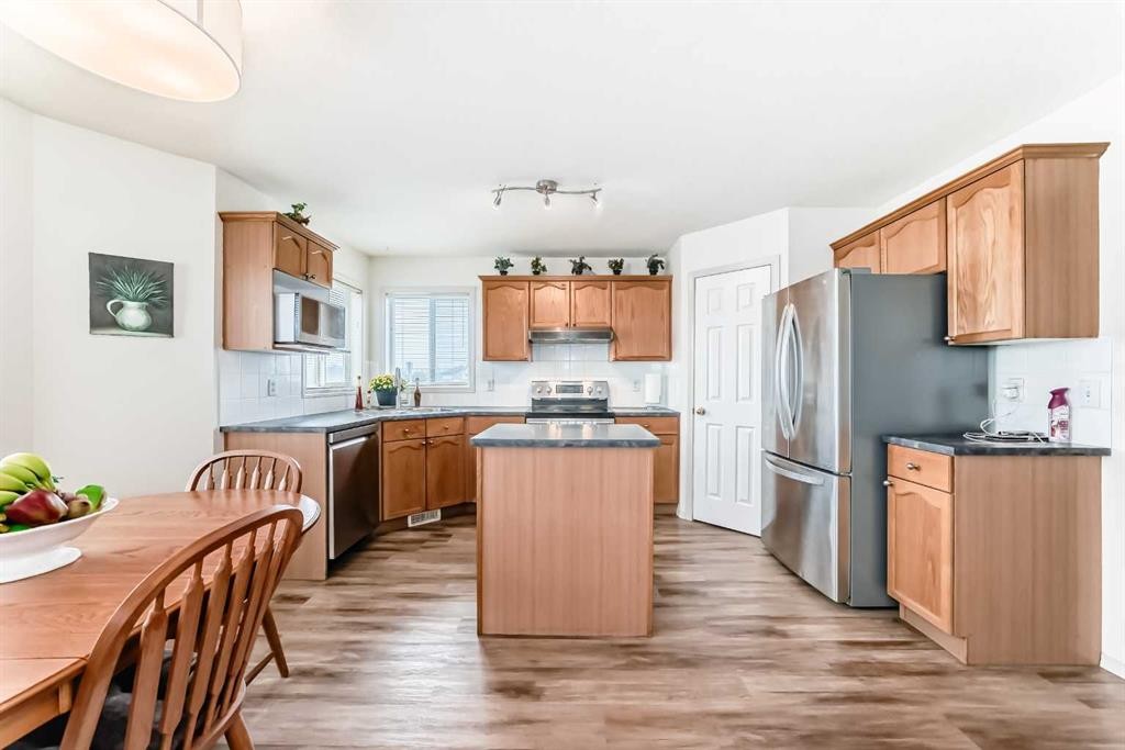 198 Copperfield Gardens Se, Calgary, AB - Indoor Photo Showing Other Room
