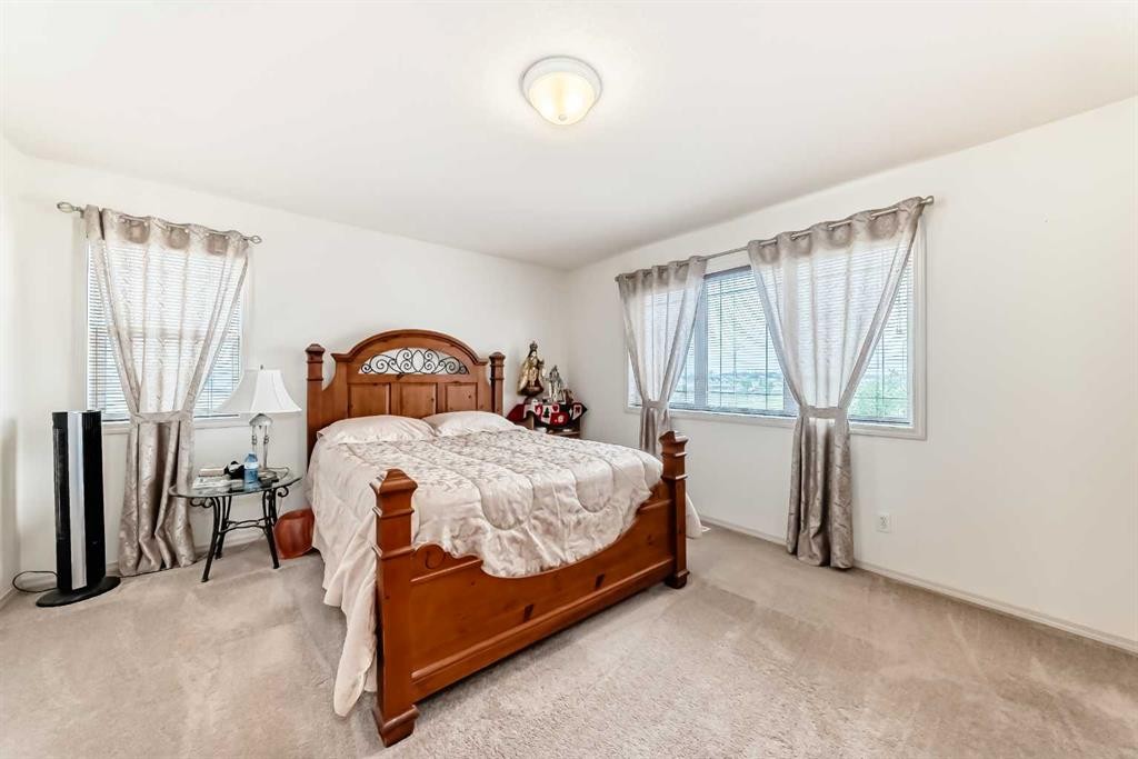 198 Copperfield Gardens Se, Calgary, AB - Indoor Photo Showing Bedroom