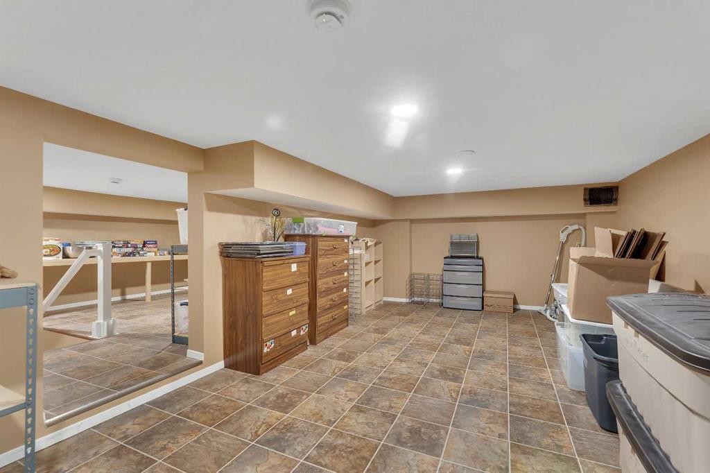 15 Rosery Drive Nw, Calgary, AB - Indoor