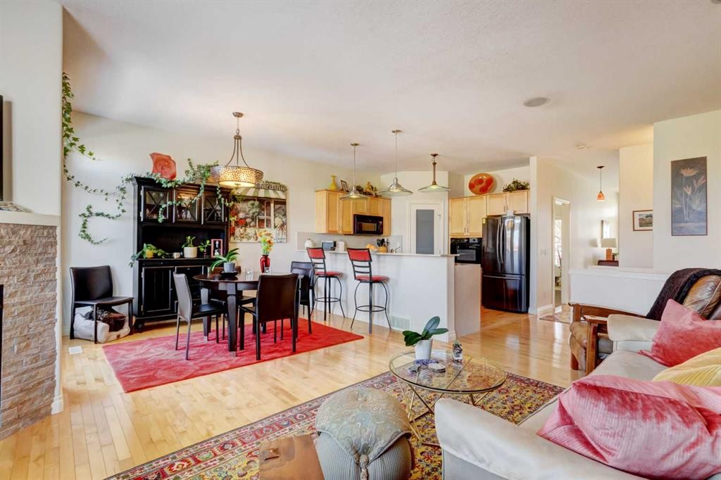 55 Tucker Circle, Okotoks, AB - Indoor Photo Showing Living Room